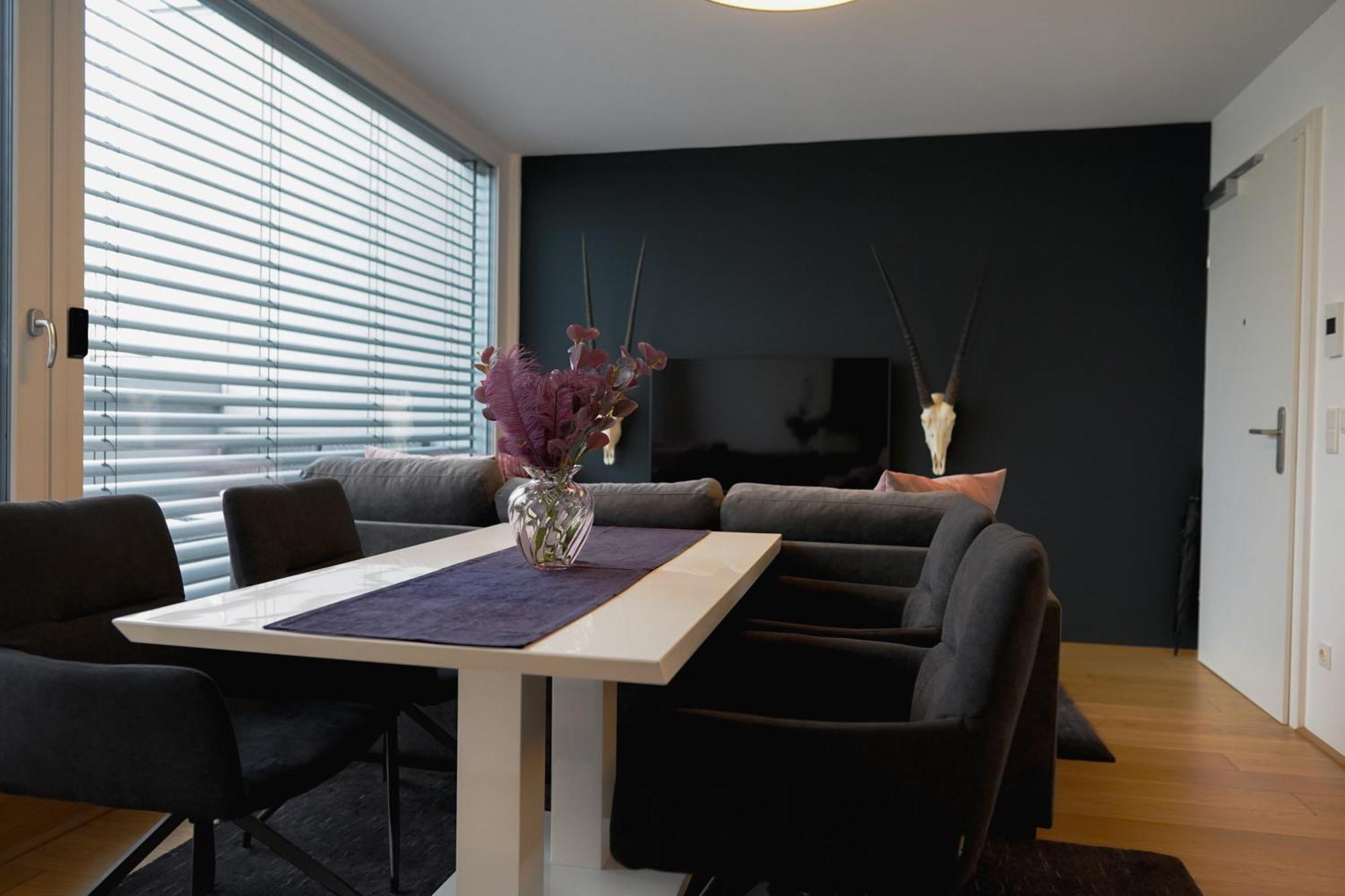 Modern Stylish Design Apartment With Free Parking Emily Вена Экстерьер фото