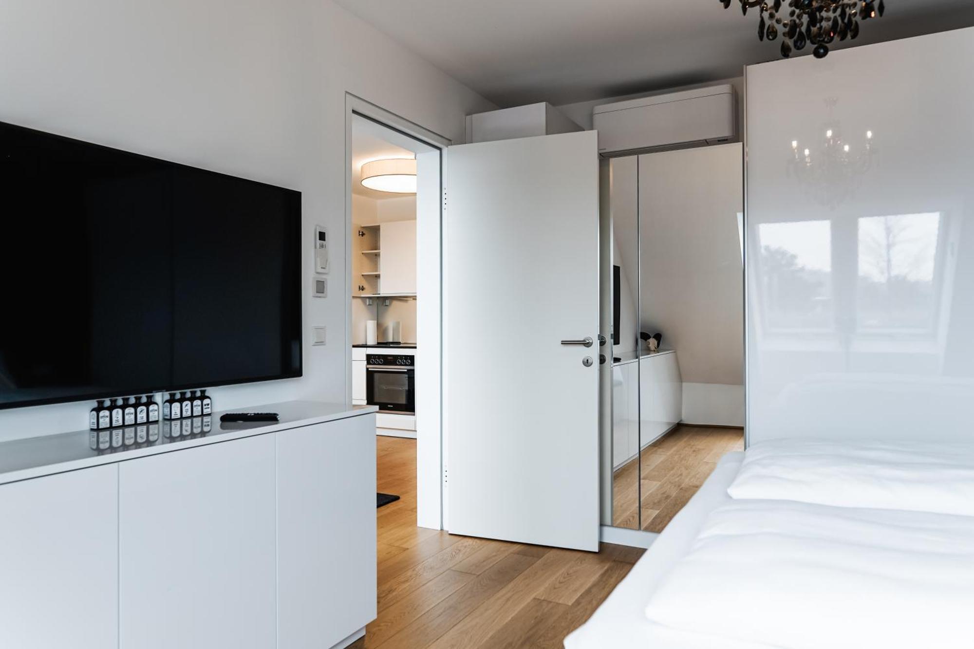 Modern Stylish Design Apartment With Free Parking Emily Вена Экстерьер фото