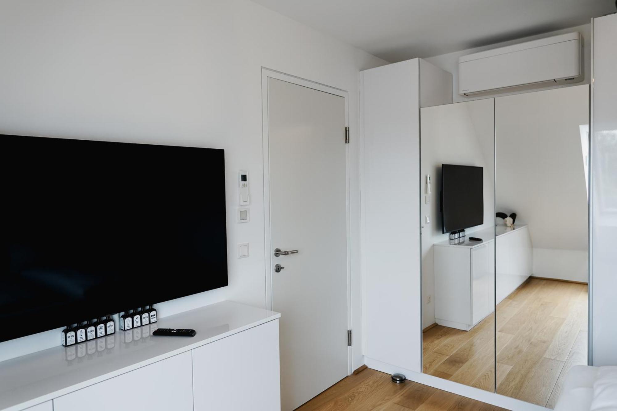 Modern Stylish Design Apartment With Free Parking Emily Вена Экстерьер фото
